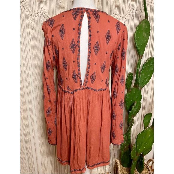 Free People Dresses & Skirts - Free People Boho Embroidered Oversized Mini Dress or Tunic Size S